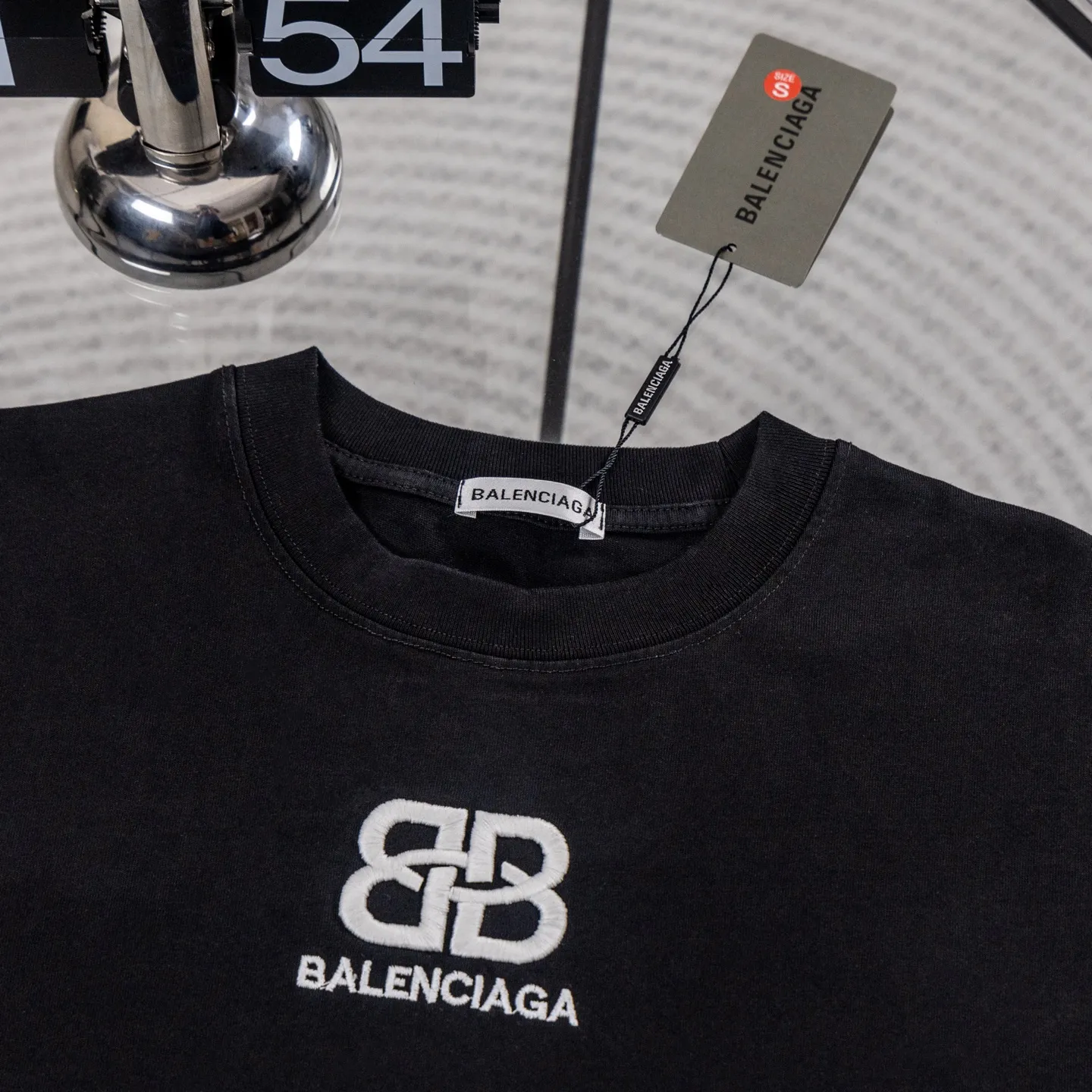 Balenciaga 26ss New Arrival T Color Change ！ ， ， Same Style 。 Classic B ； ， Black White， ， 。 ， ， ， ， 。 Size：S—XL ：Black White